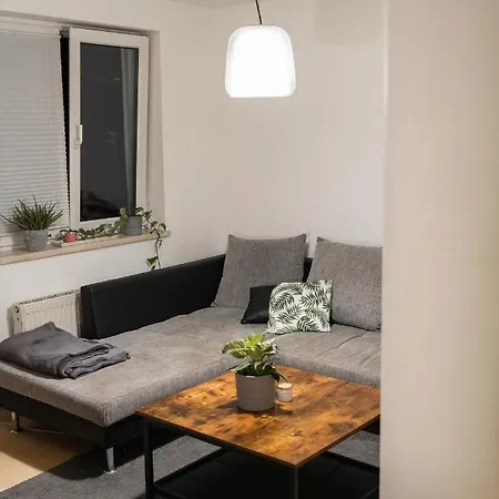 Ruhiges Mit Grossem Balkon Und Stellplatz * Λειψία