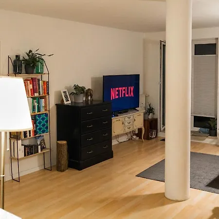 Ruhiges Mit Grossem Balkon Und Stellplatz * Leipzig