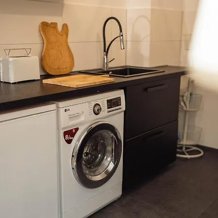 アパート Ruhiges Mit Grossem Balkon Und Stellplatz ライプツィヒ