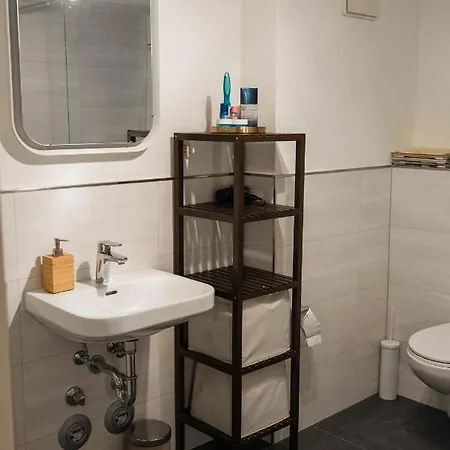 Ruhiges Mit Grossem Balkon Und Stellplatz *