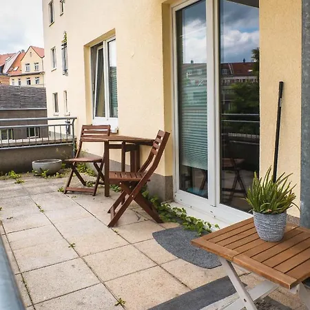 Ruhiges Mit Grossem Balkon Und Stellplatz アパート ライプツィヒ