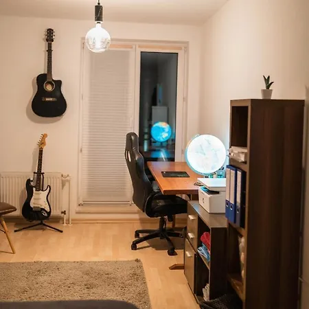 Ruhiges Mit Grossem Balkon Und Stellplatz Leipzig