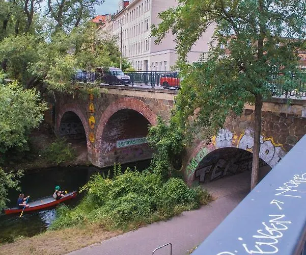Ruhiges Mit Grossem Balkon Und Stellplatz *